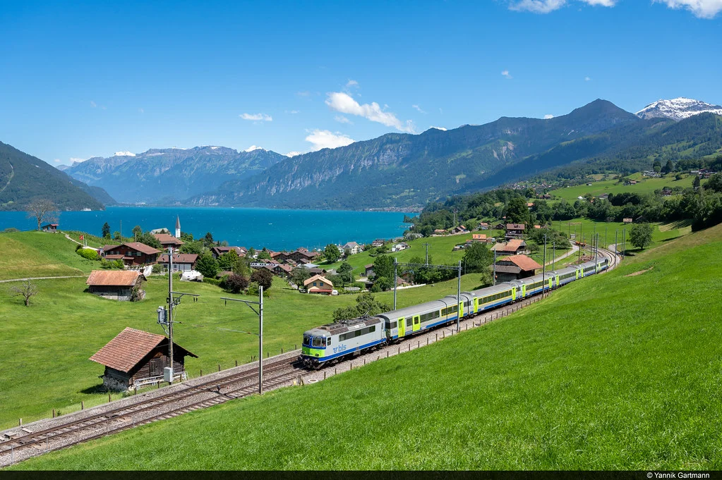 BLS Re 420 504 bei Faulensee am Thunersee